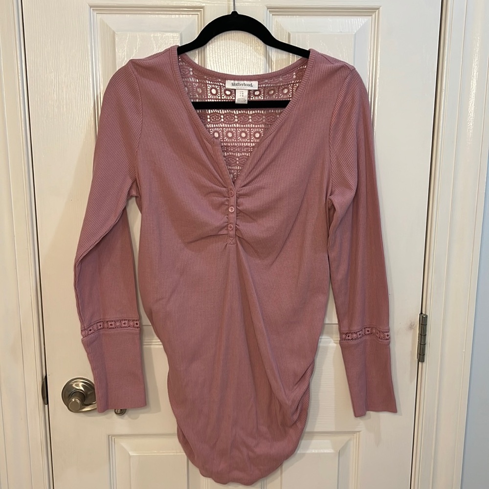 Motherhood Maternity Size Large top ADORABLE crochet detailing